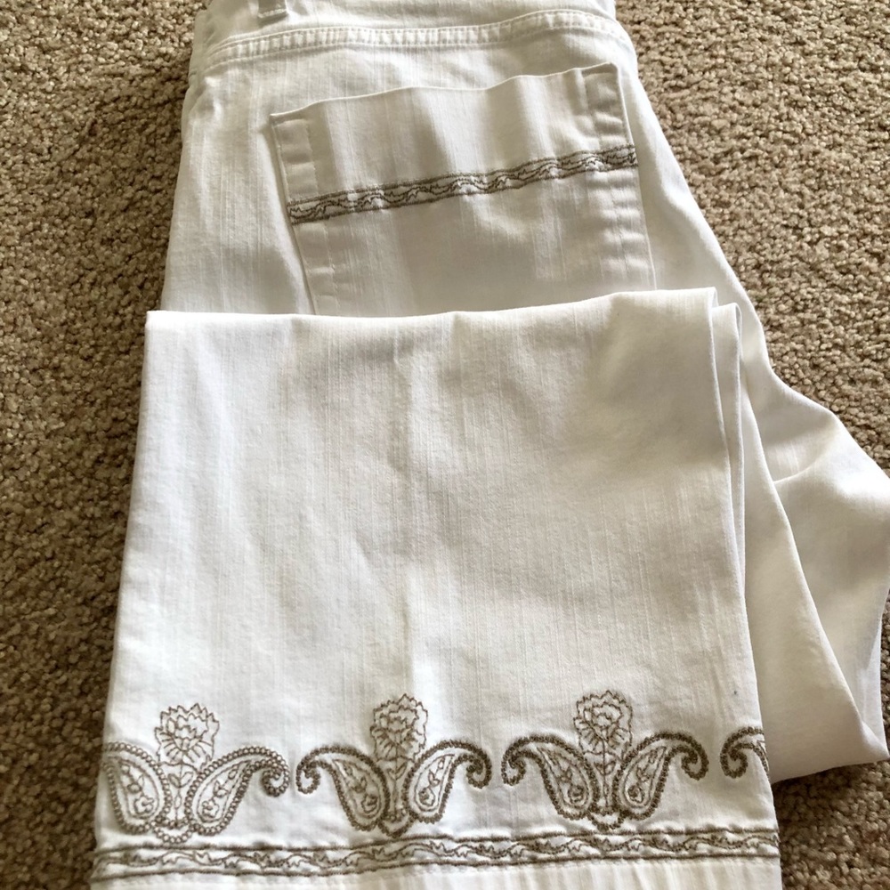 Woman’s Lee Capri